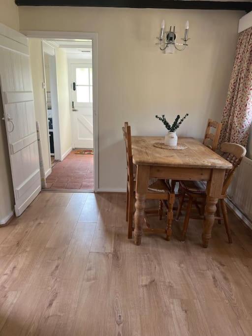 Wish End Cottage Ratton 외부 사진